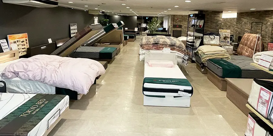 東京ベッド六本木ギャラリー　跳ね上げ　リフトアップが充実　国産ポケットコイルベッドマットレス３０台